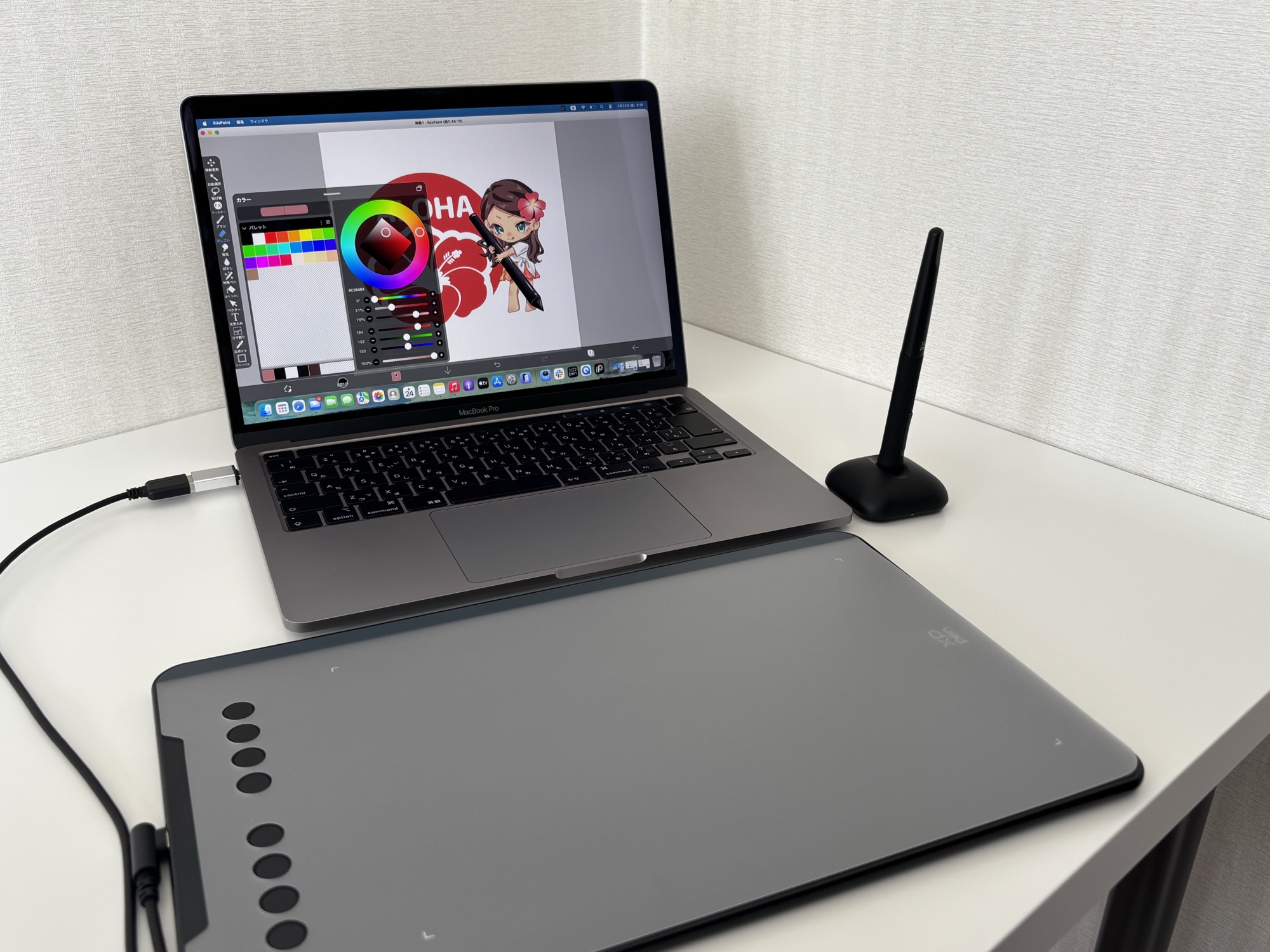 MacBookとペンタブレットを使ってイラスト制作を行うための作業機材