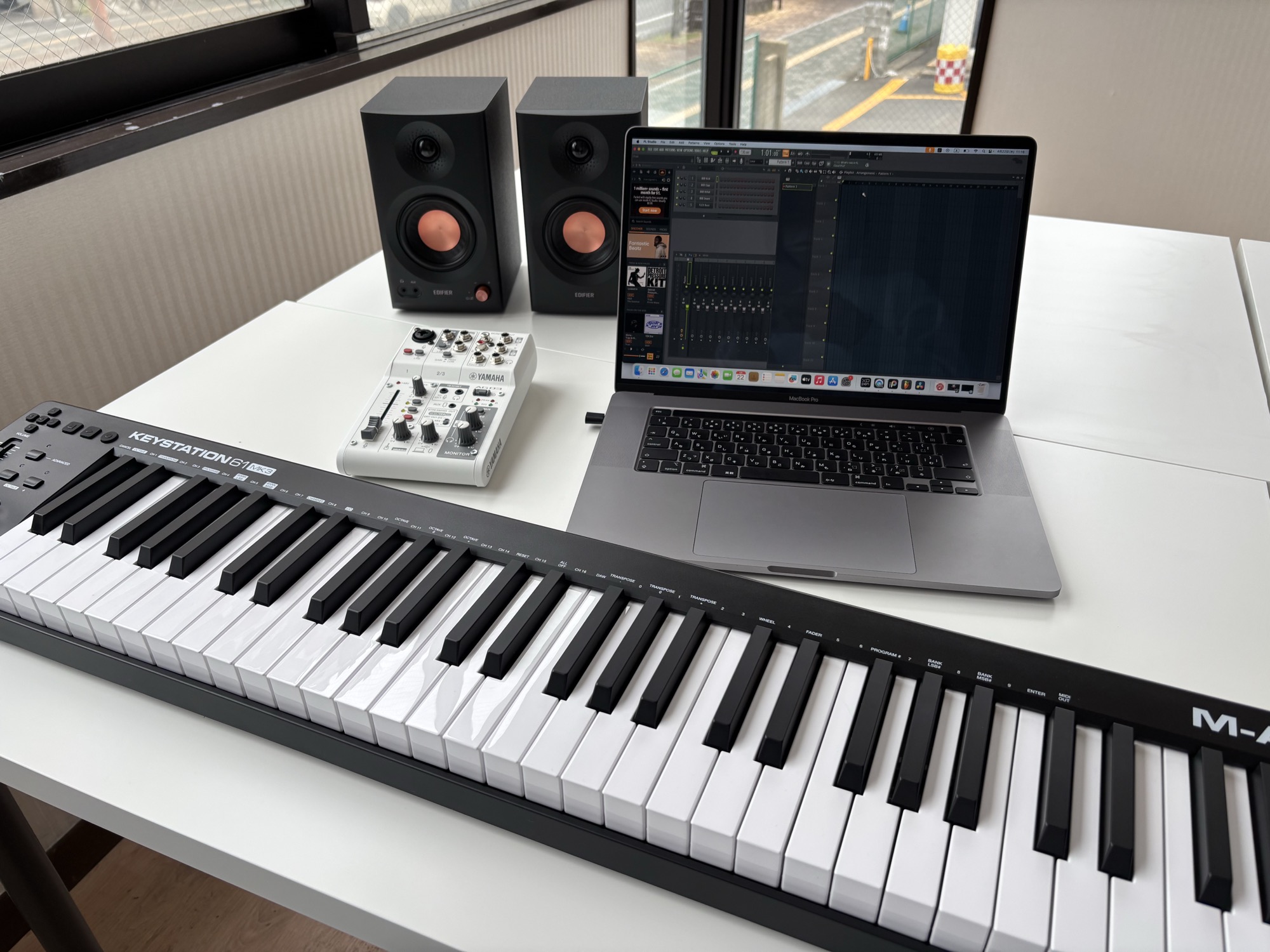 佐賀ALOHAで使っているMIDIキーボード、オーディオミキサー、スピーカー、MacBook